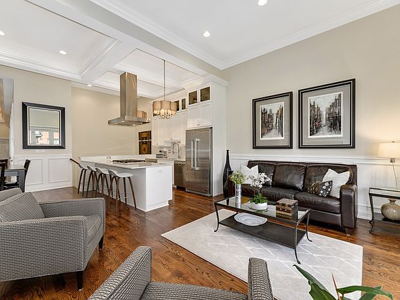 3rd image of 2215 W Wabansia Ave #3