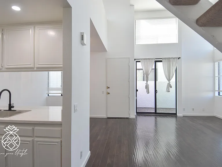 1727 Glendon Ave #208 — Photo 17