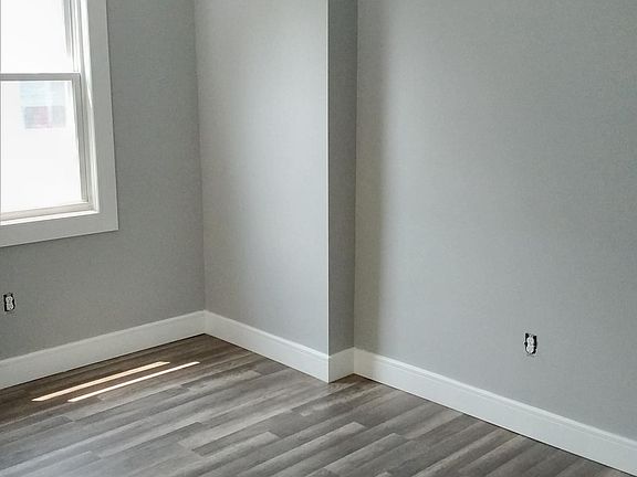 2nd image of 180 Halsted St