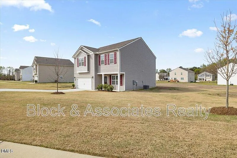 3 bed, 2.5 bath, $2,200 — Photo 2