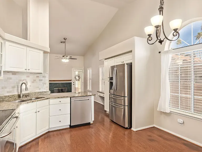517 S Paradise Dr — Photo 5