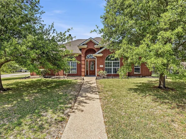 2700 Hickory Ct, Bryan, TX 77808