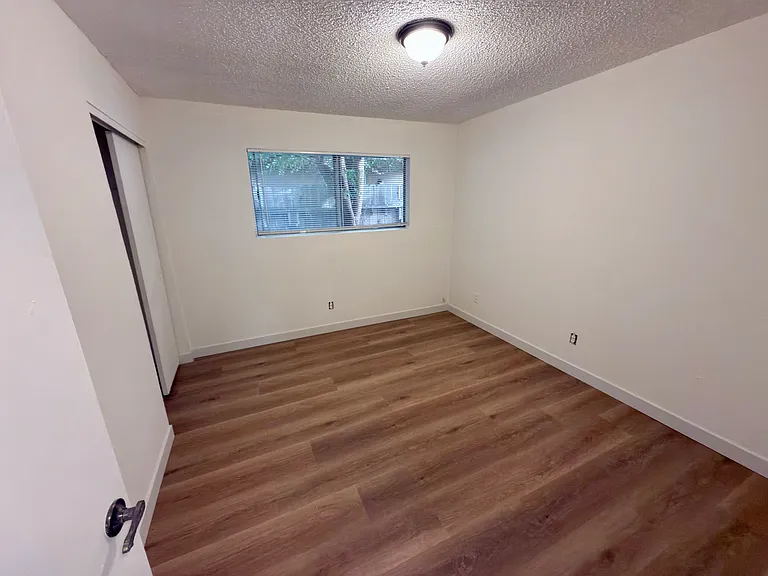 5623-5625 Blackoak Ct — Photo 7