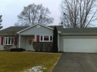 450 Amber Wood Ct, Algonquin, IL