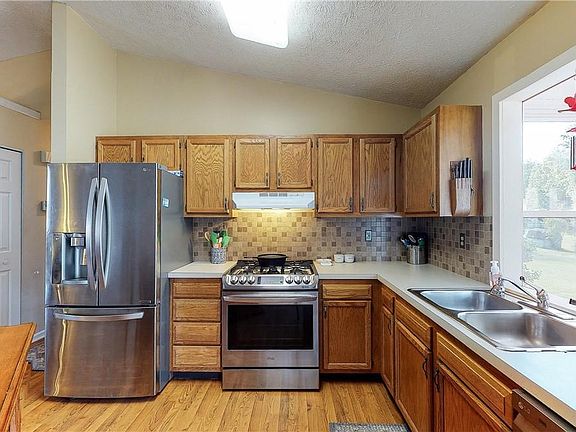 4th image of 673 W Lake St