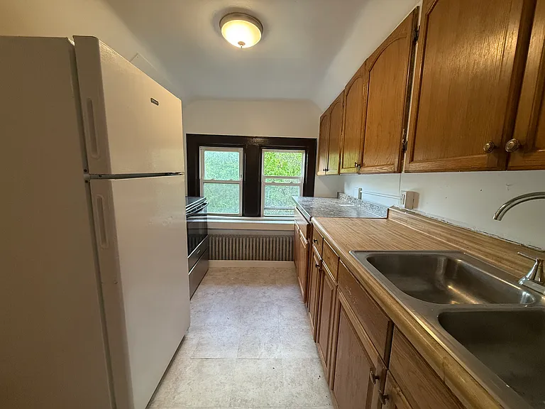 28 Center St #3 — Photo 5