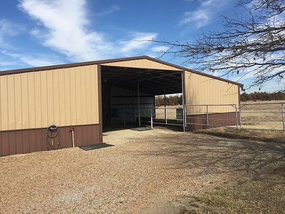 Shelter open to pasture and 
