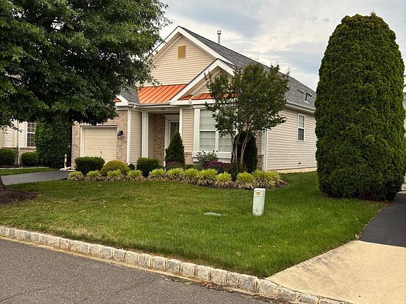 4th image of 137 Paisley Pl