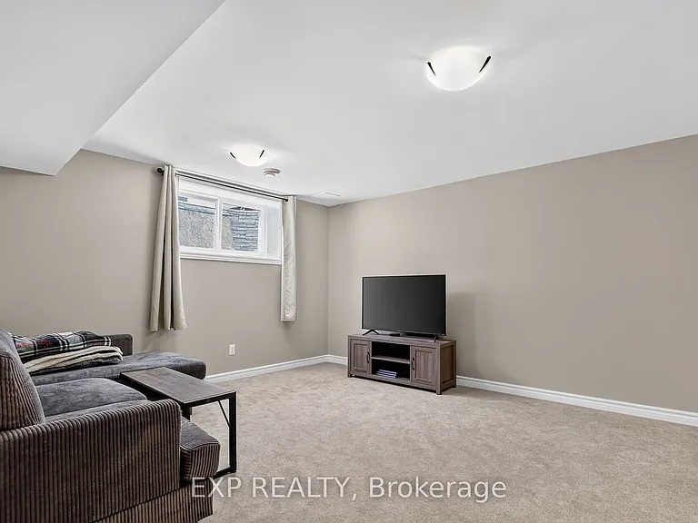 98 Seabert Dr — Photo 32