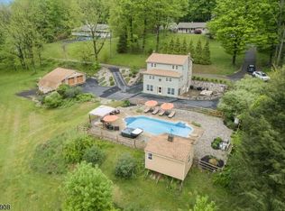 4 Hemlock Rd, Columbia, NJ 07832