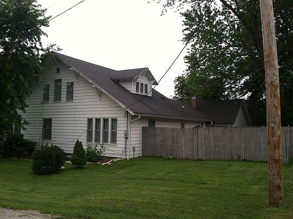3rd image of 413 Linn St