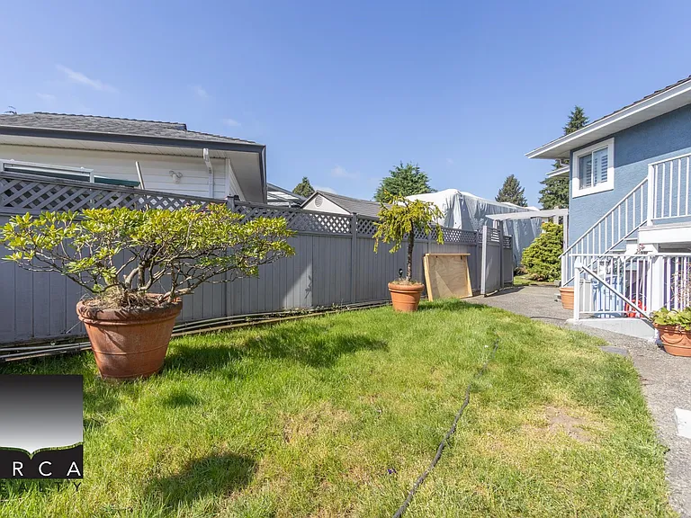 1864 Walnut Cres — Photo 15