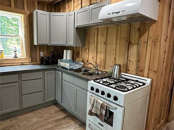 4th image of 1215 Storeytown Rd