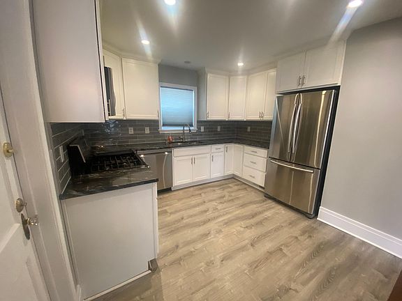 4th image of 345 Nassau Ave