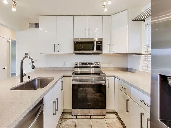 5th image of 1701 Shoreline Dr #207