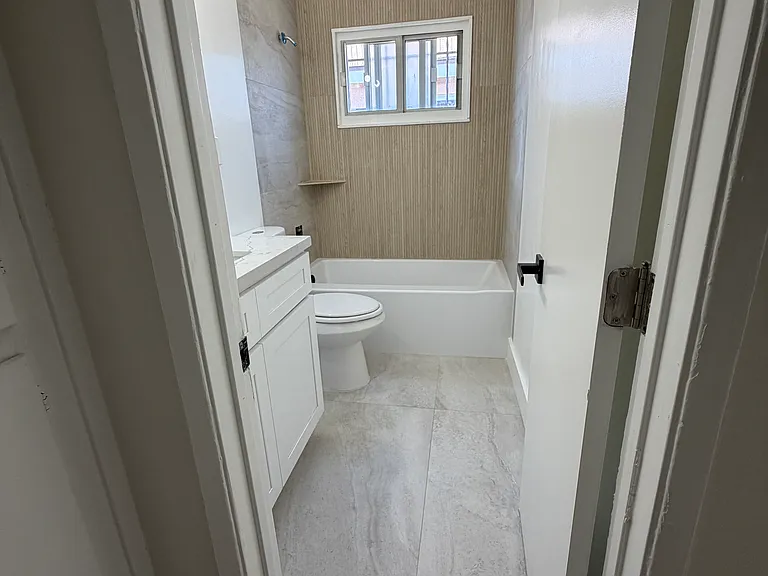 2612 W Century Blvd #1 — Photo 6