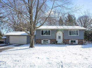 4740 Victoria St N, Shoreview, MN 55126