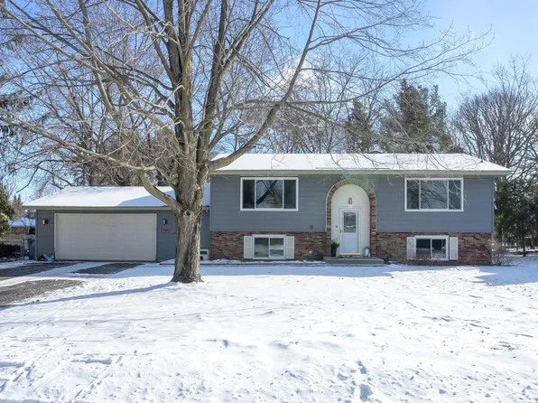 4740 Victoria St N, Shoreview, MN 55126