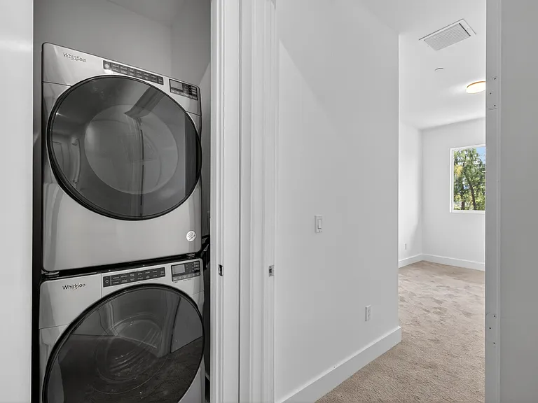 1044 NE 18th Ave #203 — Photo 32