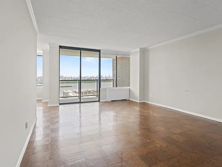 9060 Palisade Ave #706 — Photo 12