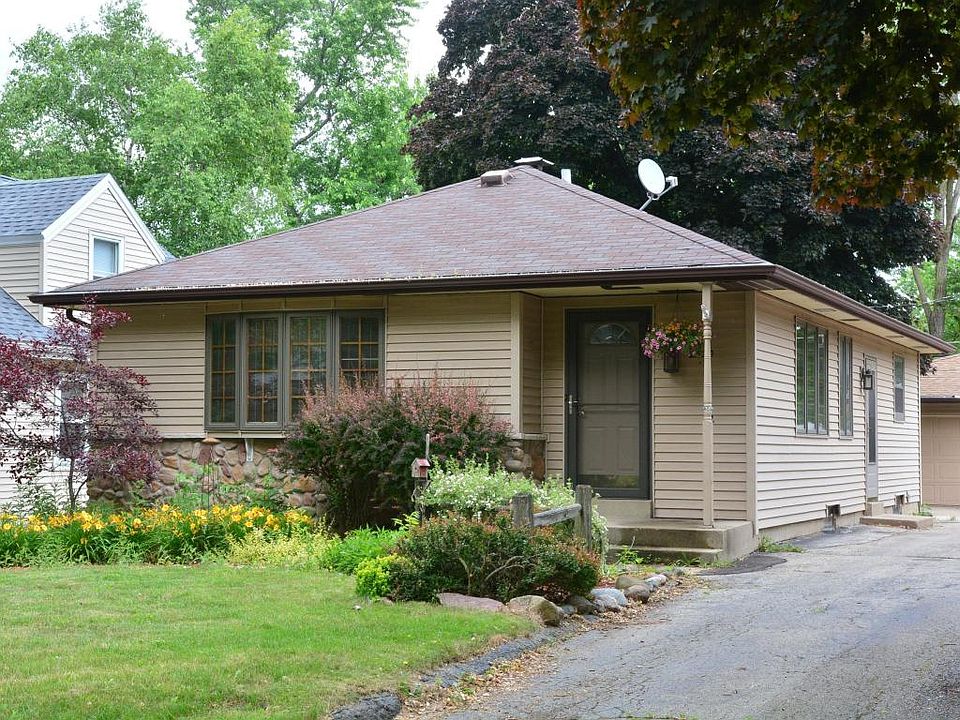 1st image of 2520 N 115th St