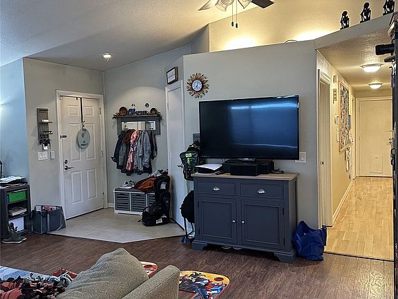 4th image of 1104 S Broadway St #98595