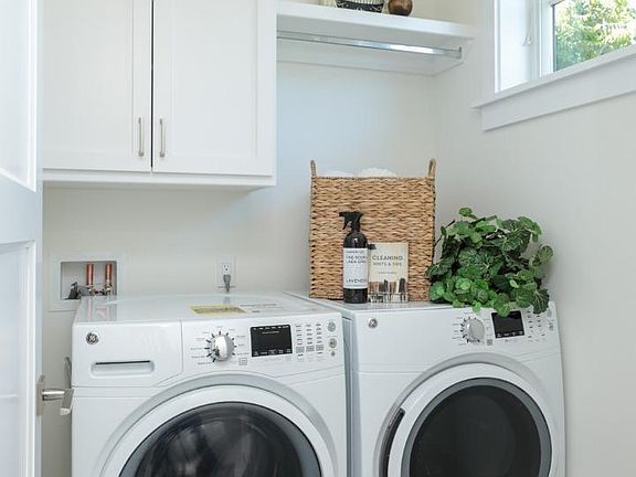 3rd image of 517 Tyndall St #1