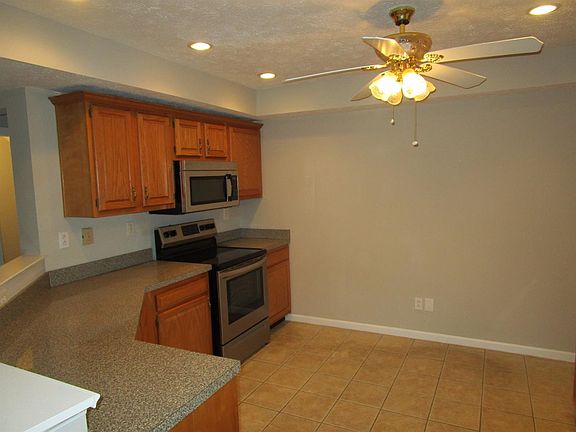 4th image of 464 Scottsdale Cir