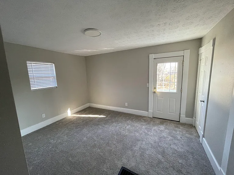 4015 Rookwood Ave — Photo 28