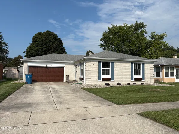 220 Sequoia Dr, Oregon, OH 43616