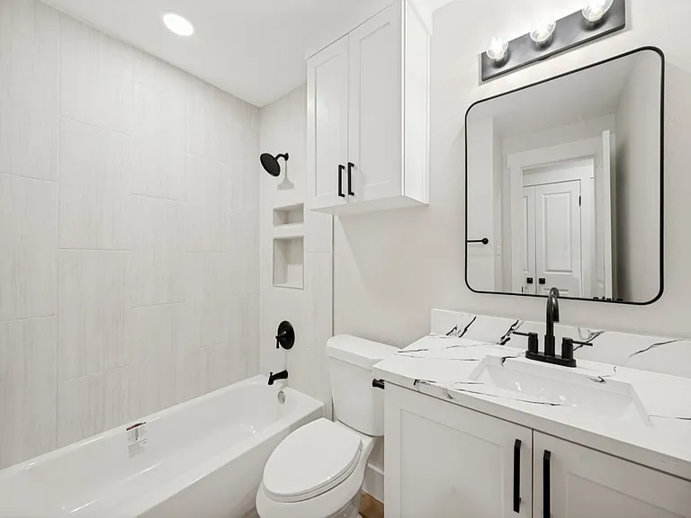 204 Normal St — Photo 9
