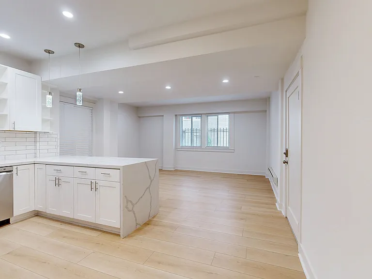 10 Brooklyn Pl #1 — Photo 4