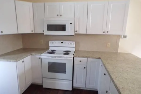 101 E Michalk St #D — Photo 2