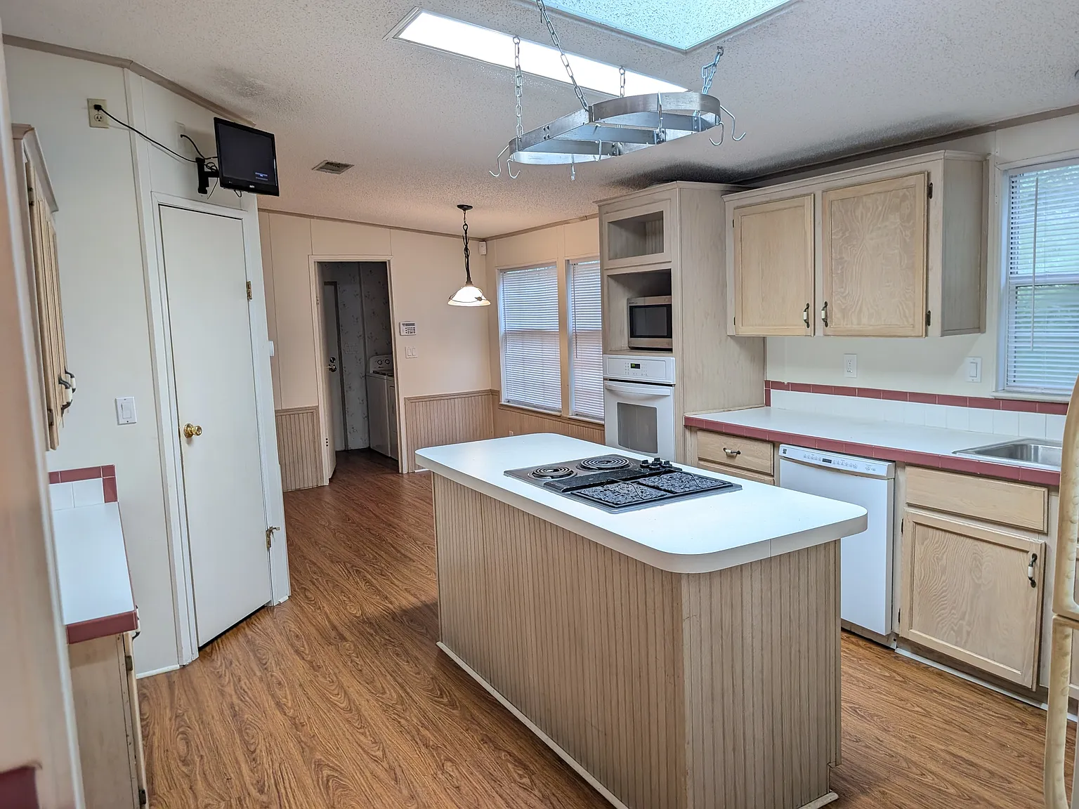 4373 Avalon Blvd - 1 — Photo 3