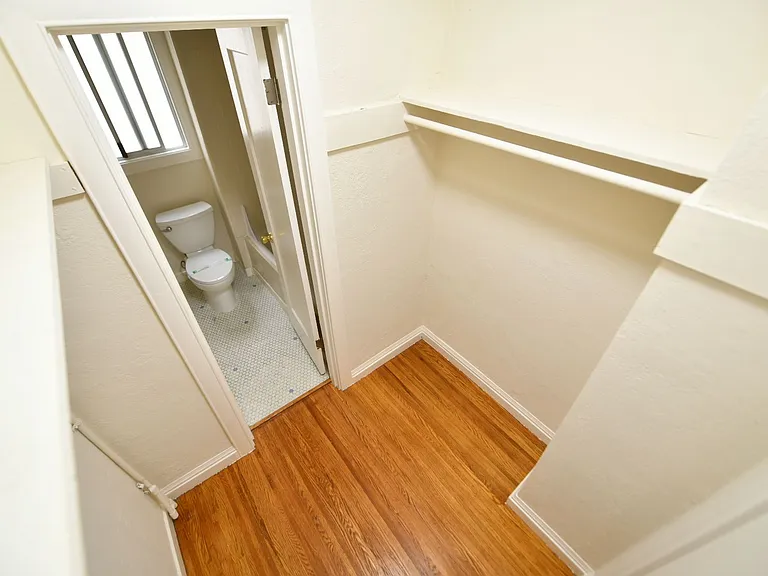 832 York St — Photo 11