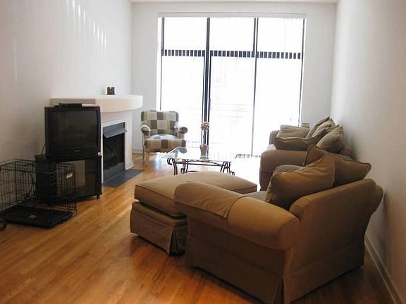 2nd image of 1910 S Michigan Ave APT 203