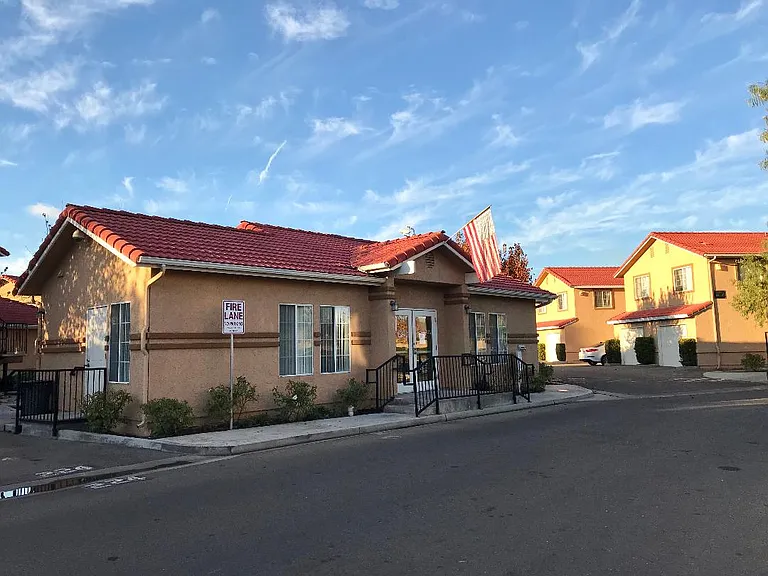 BULLARD WEST APARTMENTS — Photo 3