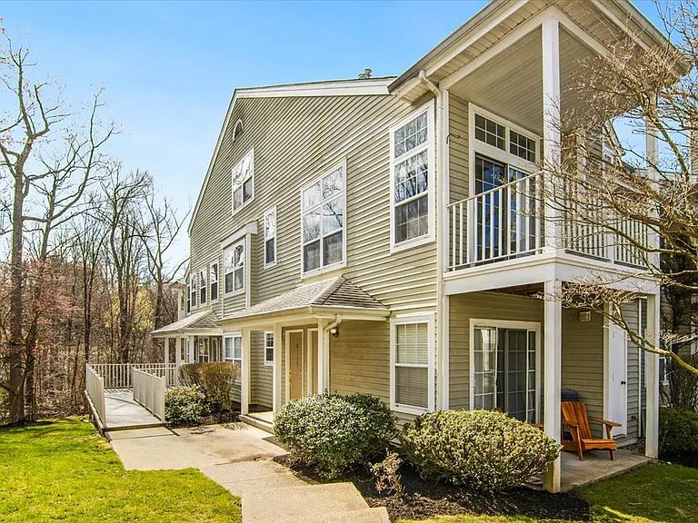 1125 Hyde Park Ct #1125 — Photo 1