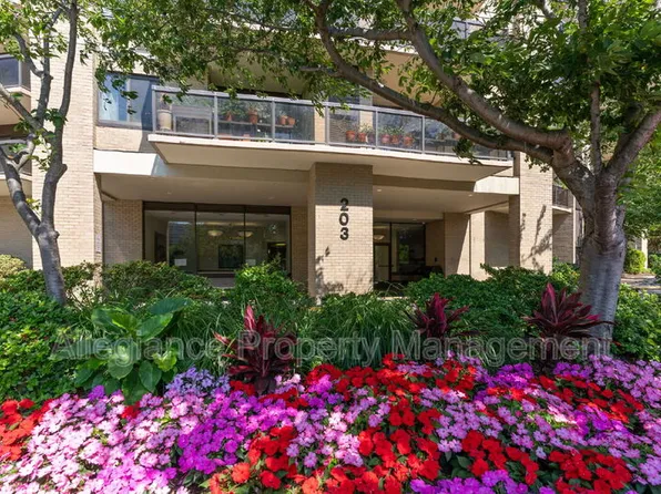 203 Yoakum Pkwy APT 1116, Alexandria, VA 22304