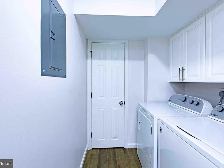 1 Stonehenge Cir #2 — Photo 31
