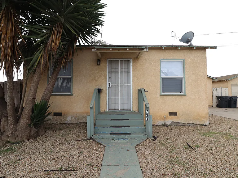 728 W El Camino St — Photo 1