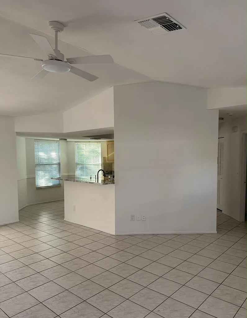3 bed, 1400 sqft, $1,900 — Photo 1