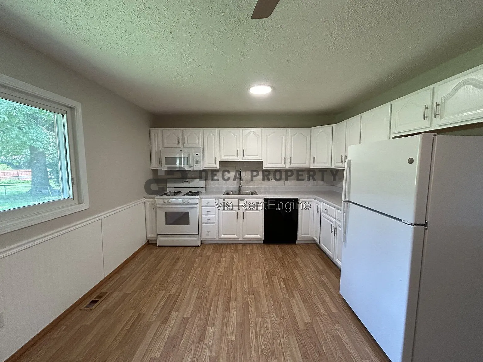 3 bed, 2.0 bath, 1189 sqft, $1,645 — Photo 4