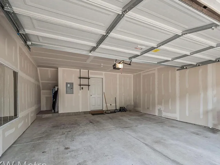 4621 Bradley Cir — Photo 9