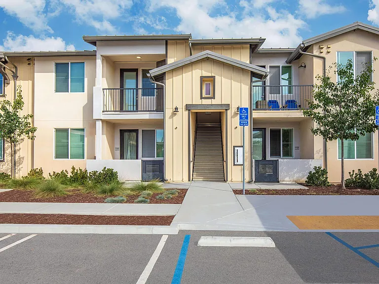 Azure Apartments — Photo 12