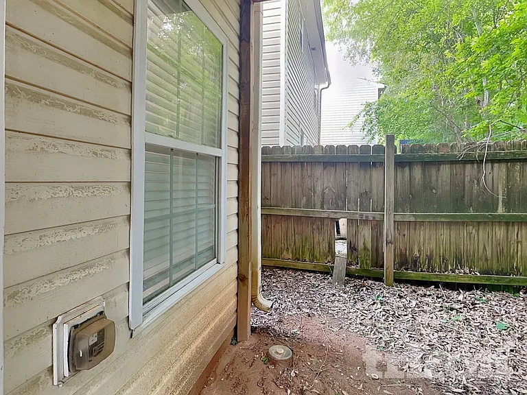 205 Lossie Ln — Photo 16