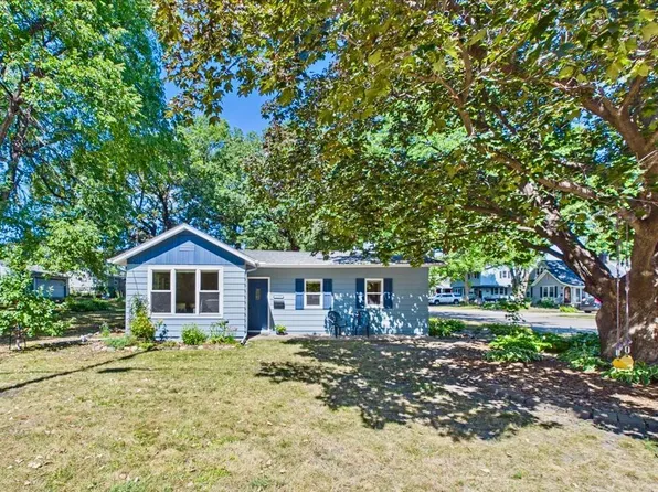 2379 Roselawn Ave W, Lauderdale, MN 55113