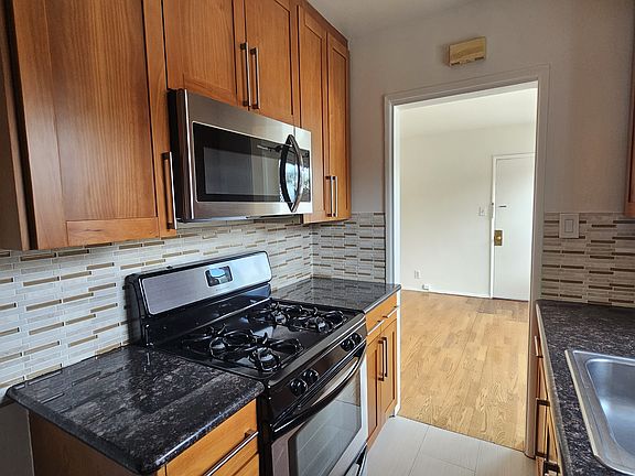 3rd image of 603 N Bronson Ave #603