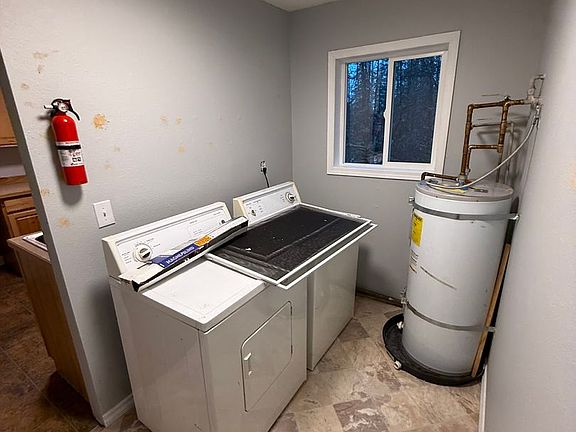 3rd image of 1090 S Salmonberry St #2