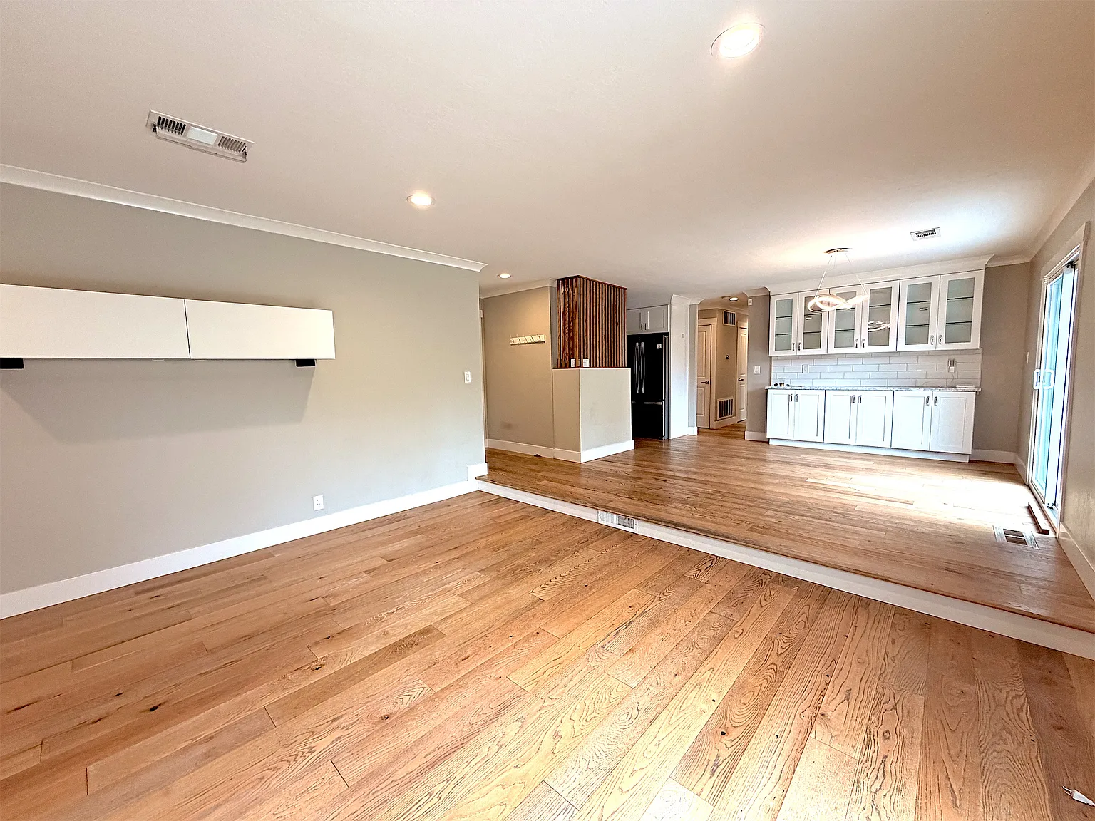 3 bed, 1393 sqft, $5,485 — Photo 3